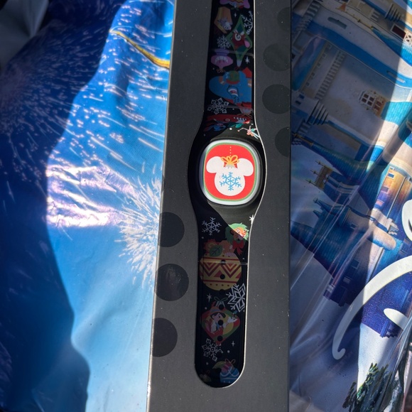 Disney Parks Magic Band Christmas Holiday MagicBand+ New Unlinked Never opened - Picture 5 of 6